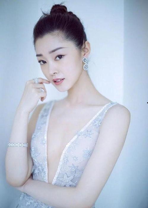 宋轶订婚爆料是真的吗视频,真相揭晓,视频揭露恋情细节 第1张 宋轶订婚爆料是真的吗视频,真相揭晓,视频揭露恋情细节 第1张